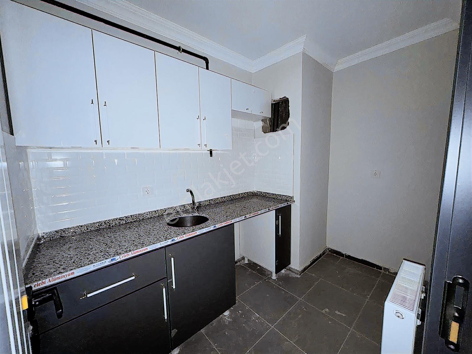 Van Yapı Emlak'tan Cumhuriyet Caddesine Yakın Satılık 2+1 Ofis - Görsel 28