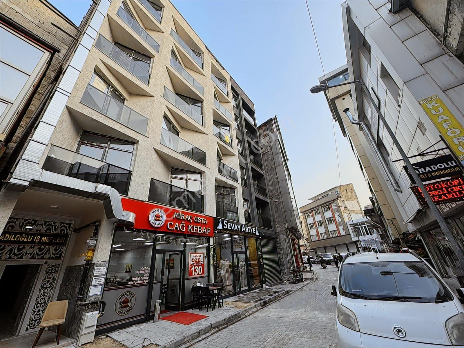 Van Yapı Emlak'tan Cumhuriyet Caddesine Yakın Satılık 2+1 Ofis - Görsel 34