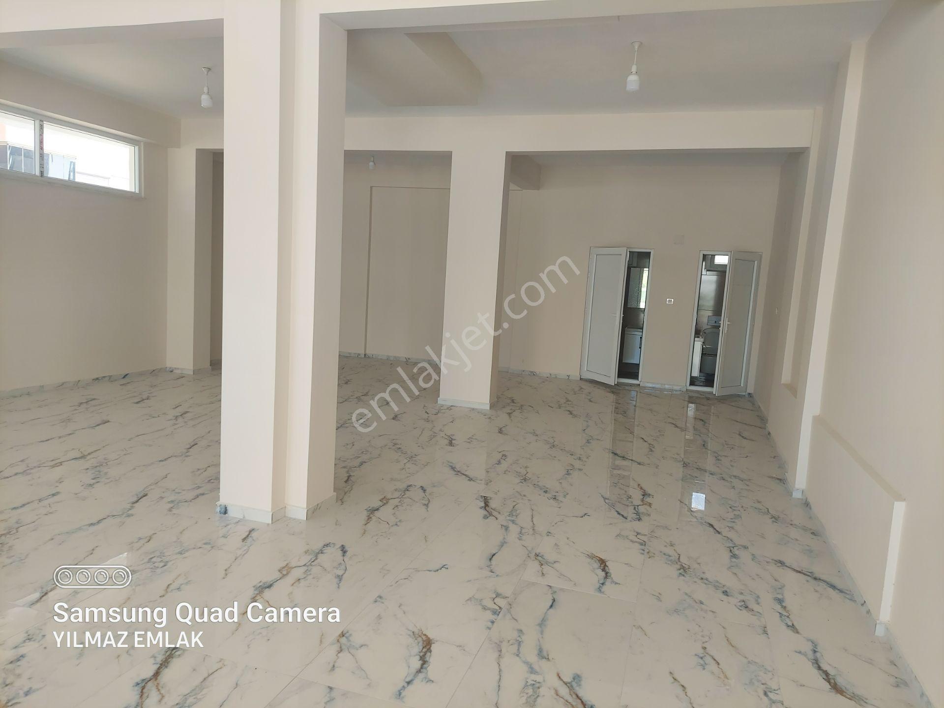 Yeşil Mahallede Satılık 400 M² Çift Dükkan - Görsel 2