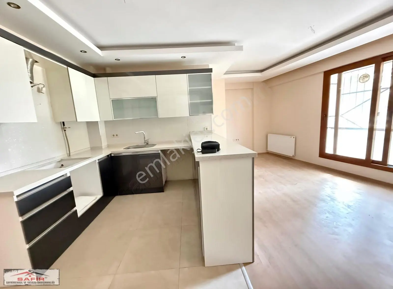 Safir'den İzban Durağı Yakını 2+1 Daire