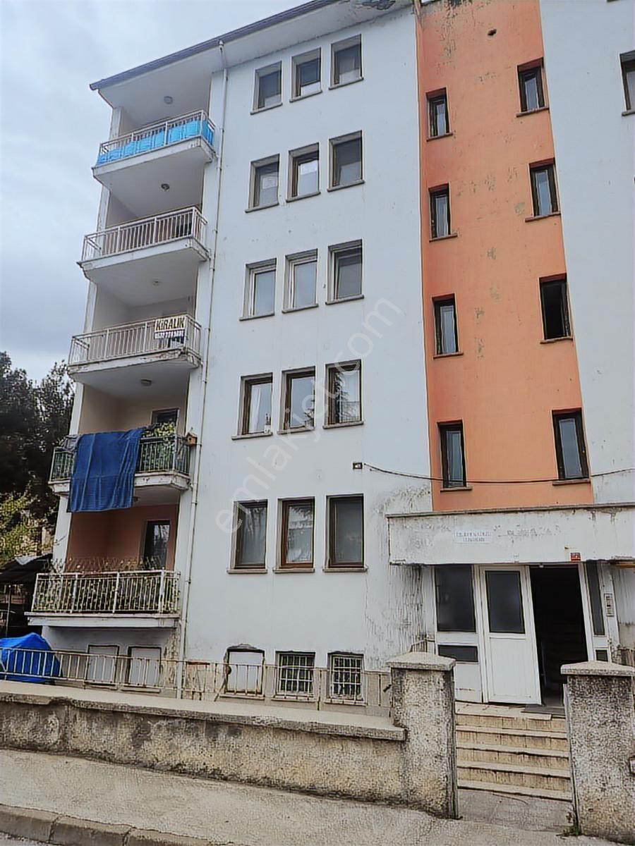 Yeni Mahalle'de Özel İdare Lojmanlarında 2+1 Geniş Daire - Görsel 4