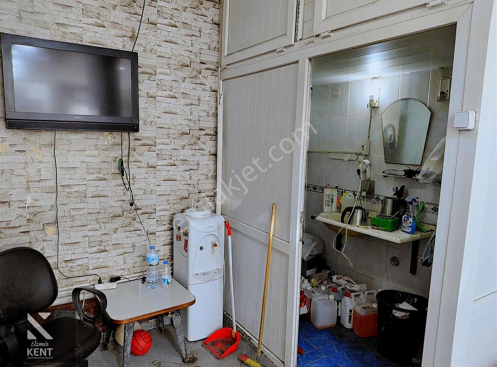 Bayraklı Sevgi Yolu Yan Sokağın'da 36 M2 Satılık Kiracılı Dükkan - Görsel 4
