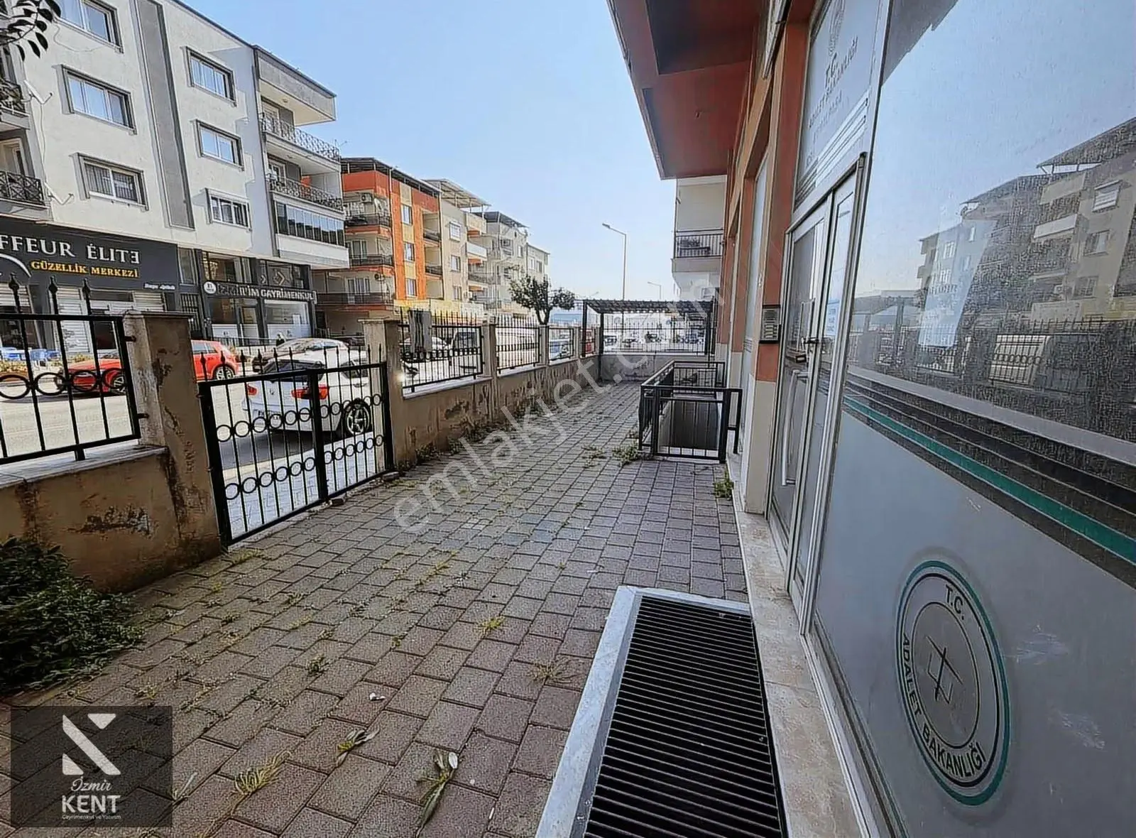 Kemalpaşa Satılık Dükkan 420m2 Batar Katlı Depolu - Görsel 2