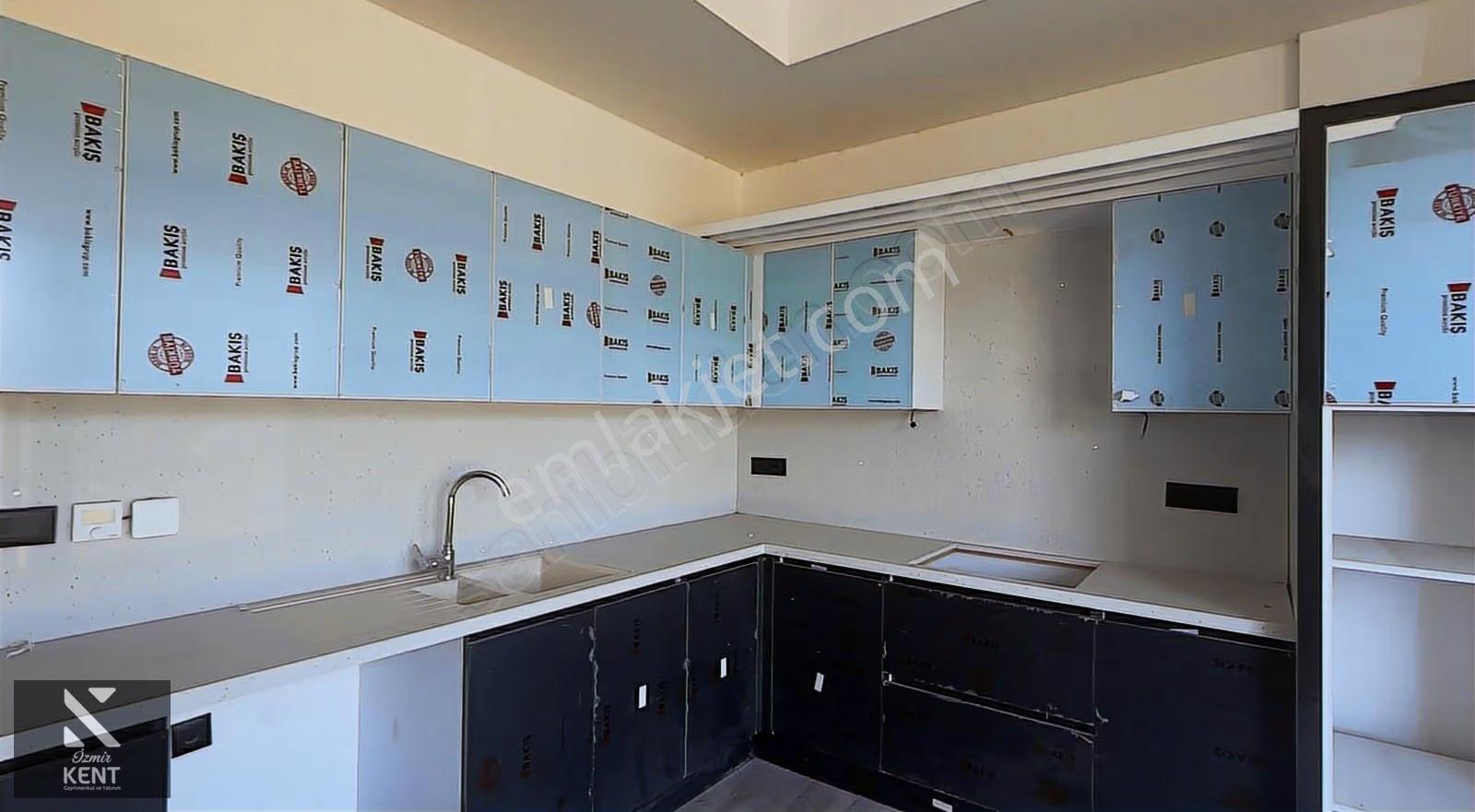 Kemalpaşa Çiniliköy Kiralık 6+1 Villa Göl Kenarı Site İçinde - Görsel 8
