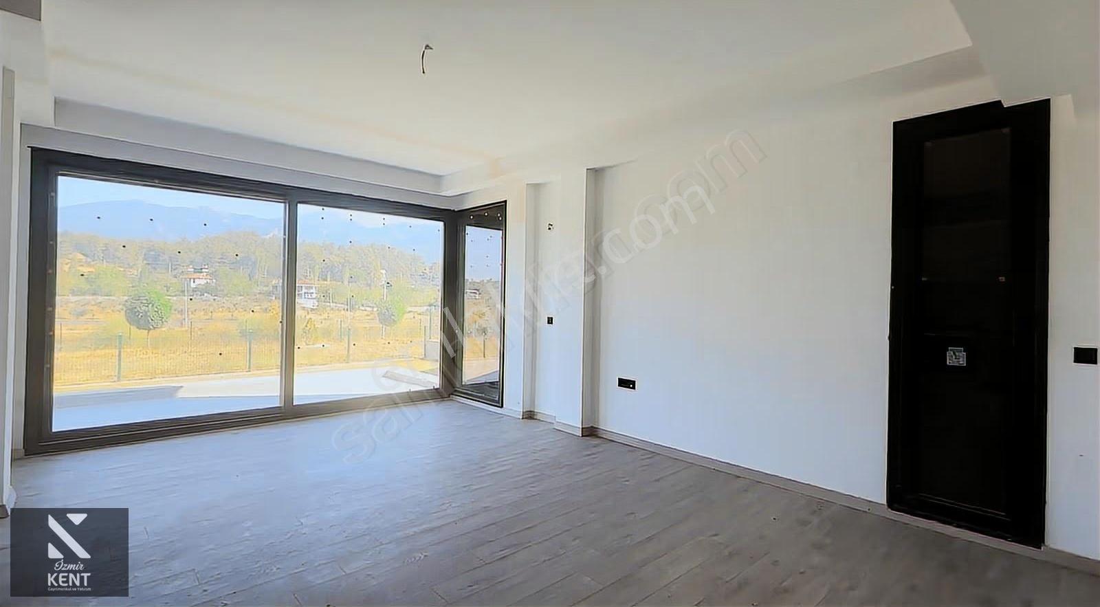 Kemalpaşa Çiniliköy Kiralık 6+1 Villa Göl Kenarı Site İçinde - Görsel 23