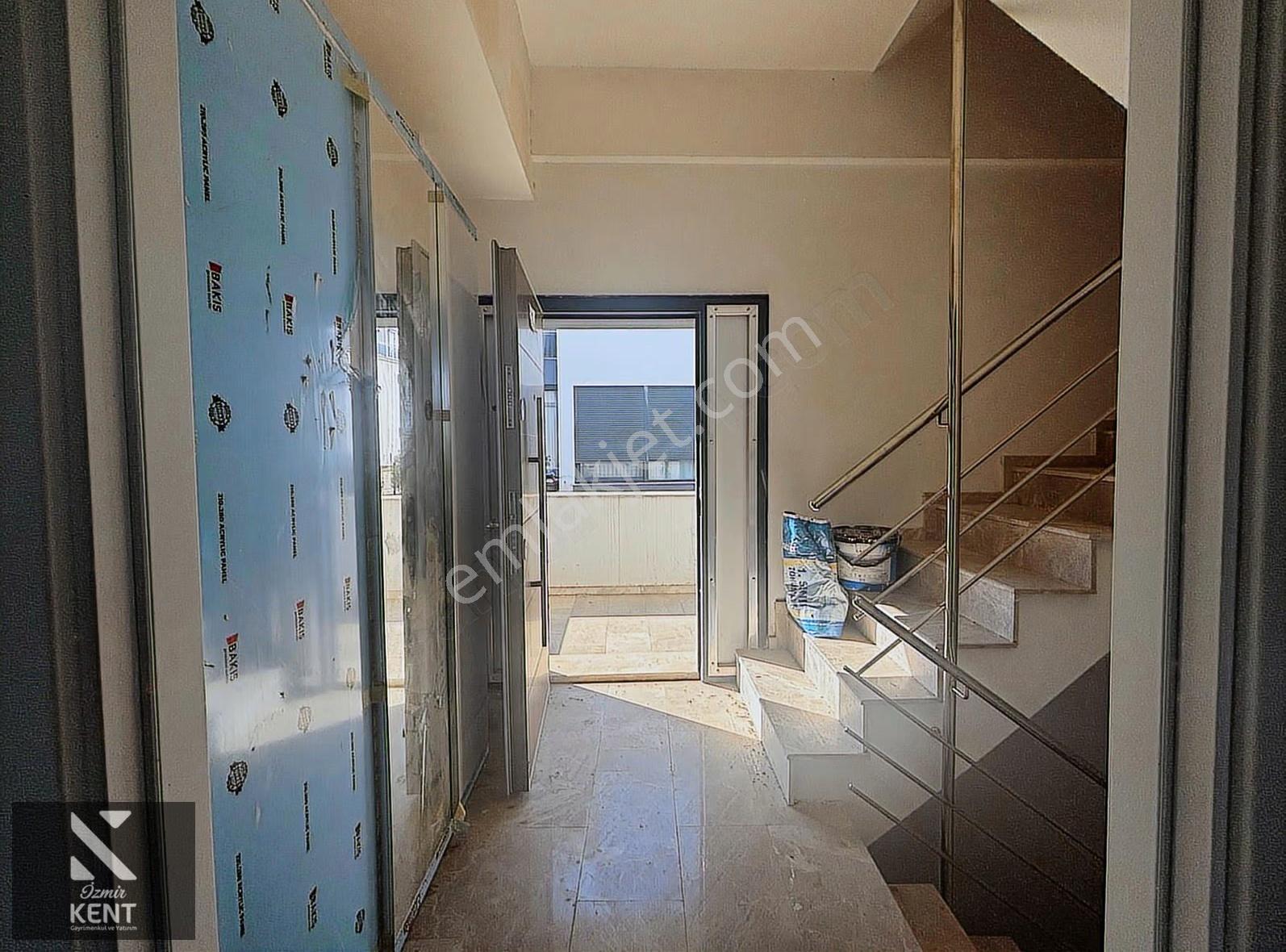 Kemalpaşa Çiniliköy Kiralık 6+1 Villa Göl Kenarı Site İçinde - Görsel 31