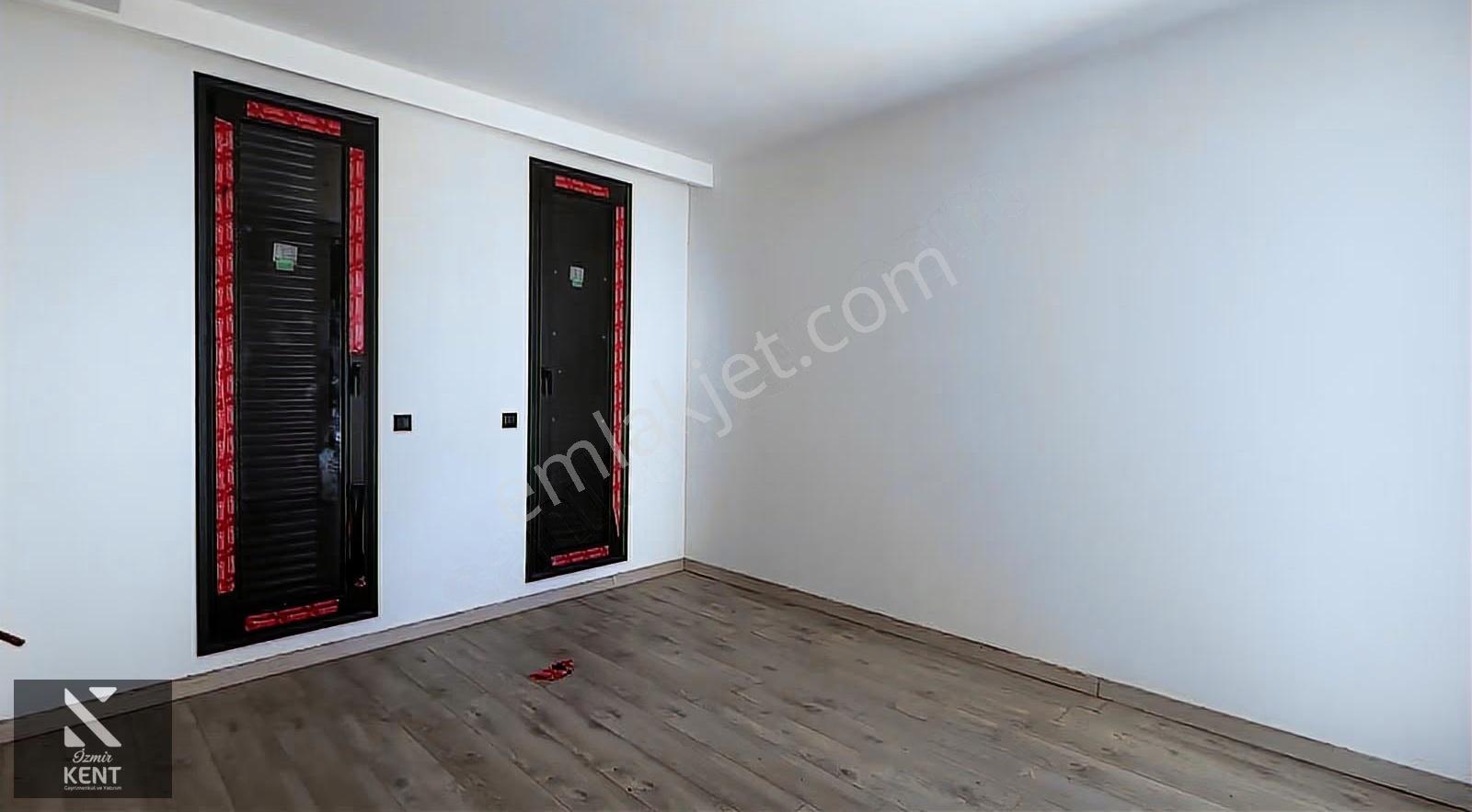 Kemalpaşa Çiniliköy Kiralık 6+1 Villa Göl Kenarı Site İçinde - Görsel 28