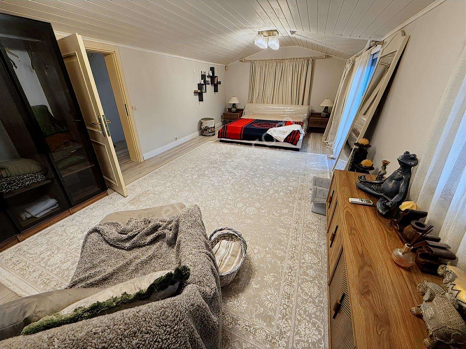 Kemer Çamyuva'da 2 Adet Trıplex 4+1 Eşyalı Havuzlu Satılık Villa - Görsel 30