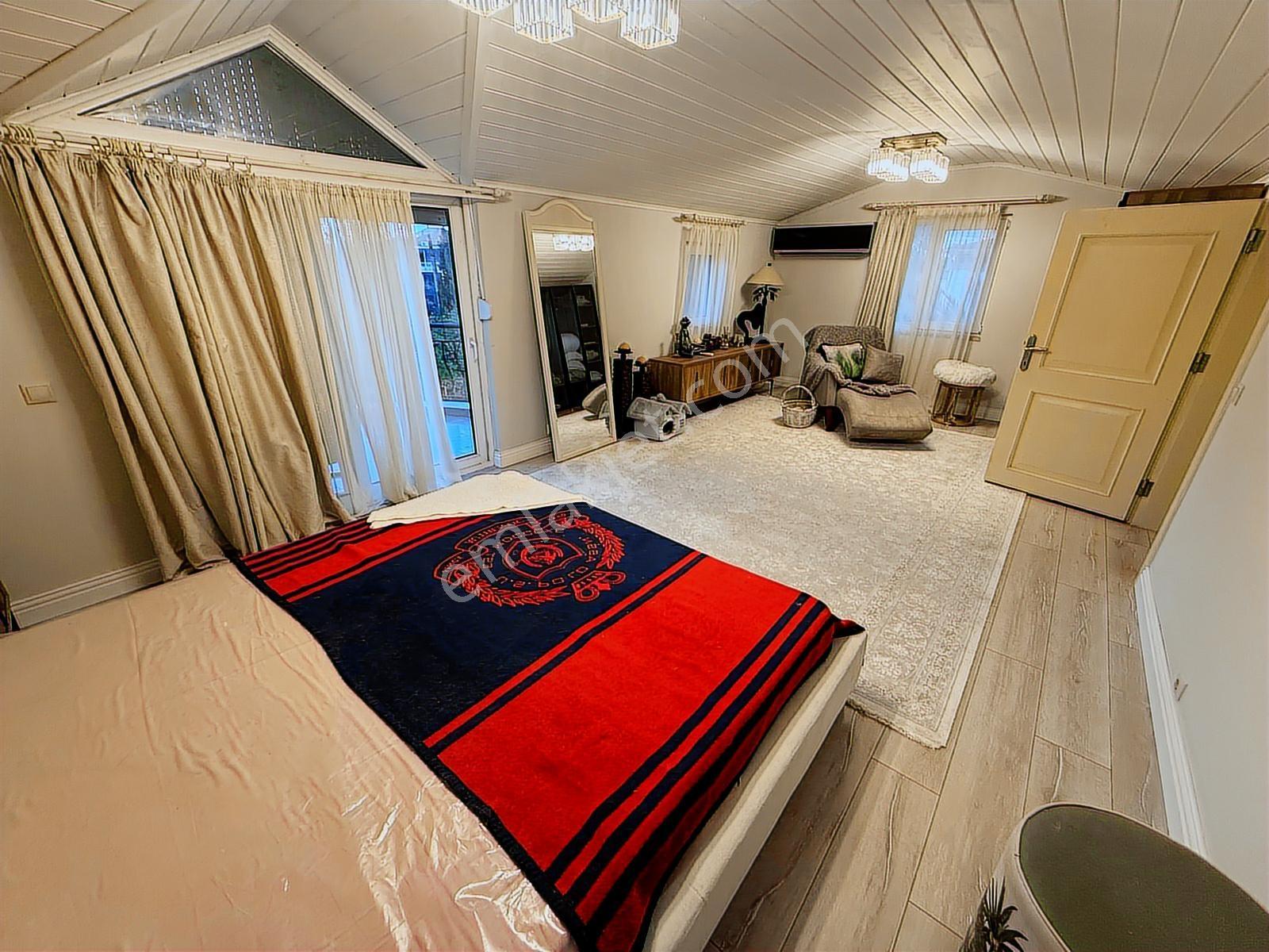Kemer Çamyuva'da 2 Adet Trıplex 4+1 Eşyalı Havuzlu Satılık Villa - Görsel 20