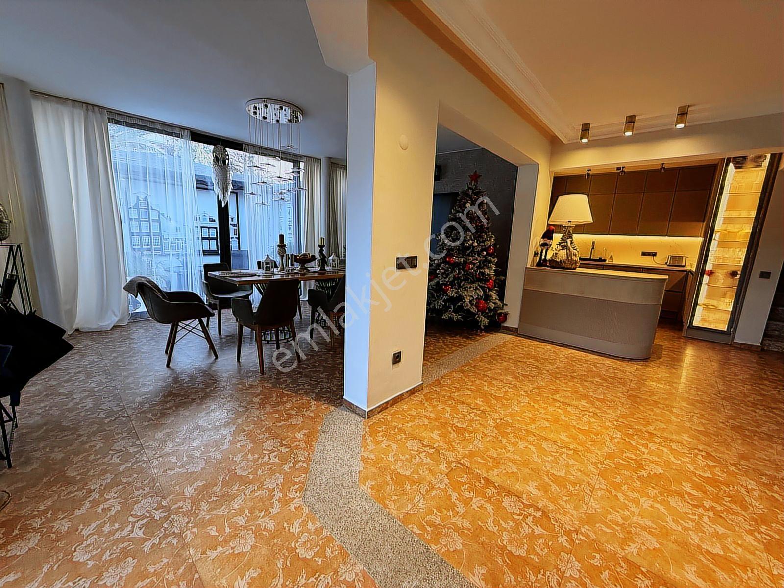 Kemer Çamyuva'da 2 Adet Trıplex 4+1 Eşyalı Havuzlu Satılık Villa - Görsel 5