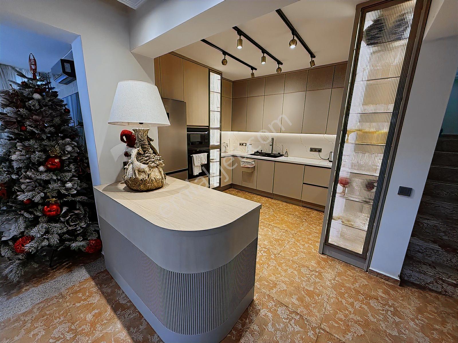 Kemer Çamyuva'da 2 Adet Trıplex 4+1 Eşyalı Havuzlu Satılık Villa - Görsel 24