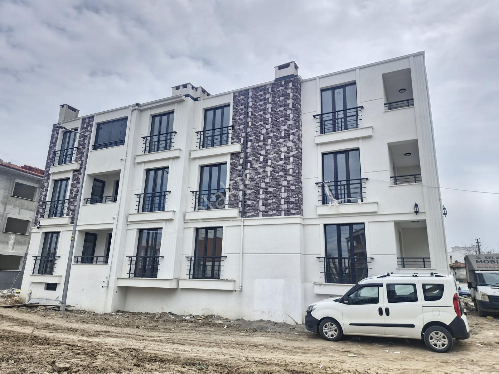 Huzur'dan Kaliteli Lüx Muhteşem 1+1 Satılık Daire - Görsel 2
