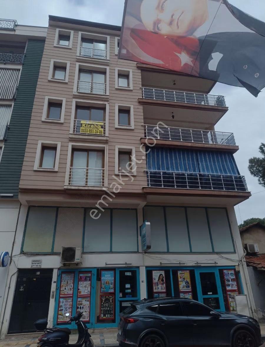 Çınarlı Caddesi Üzerinde 4+1 Kiralık Daire - Görsel 2
