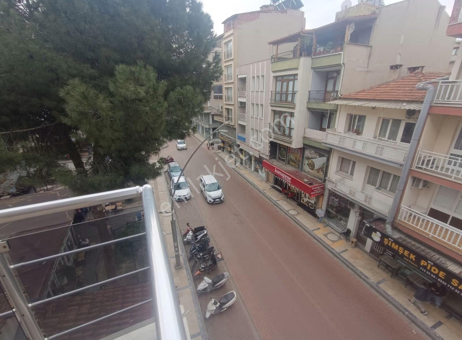 Çınarlı Caddesi Üzerinde 4+1 Kiralık Daire - Görsel 8
