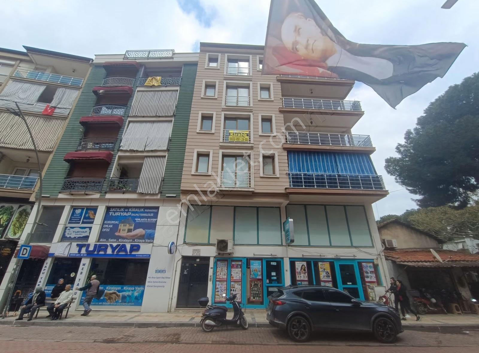 Çınarlı Caddesi Üzerinde 4+1 Kiralık Daire - Görsel 20