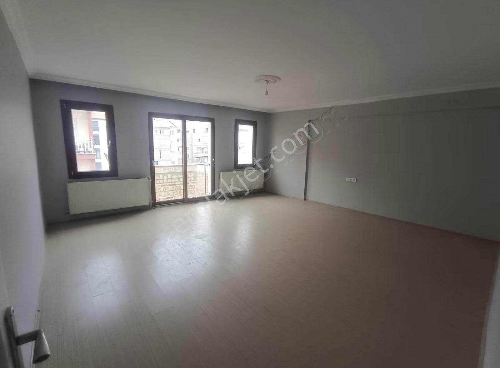 Çınarlı Caddesi Üzerinde 4+1 Kiralık Daire