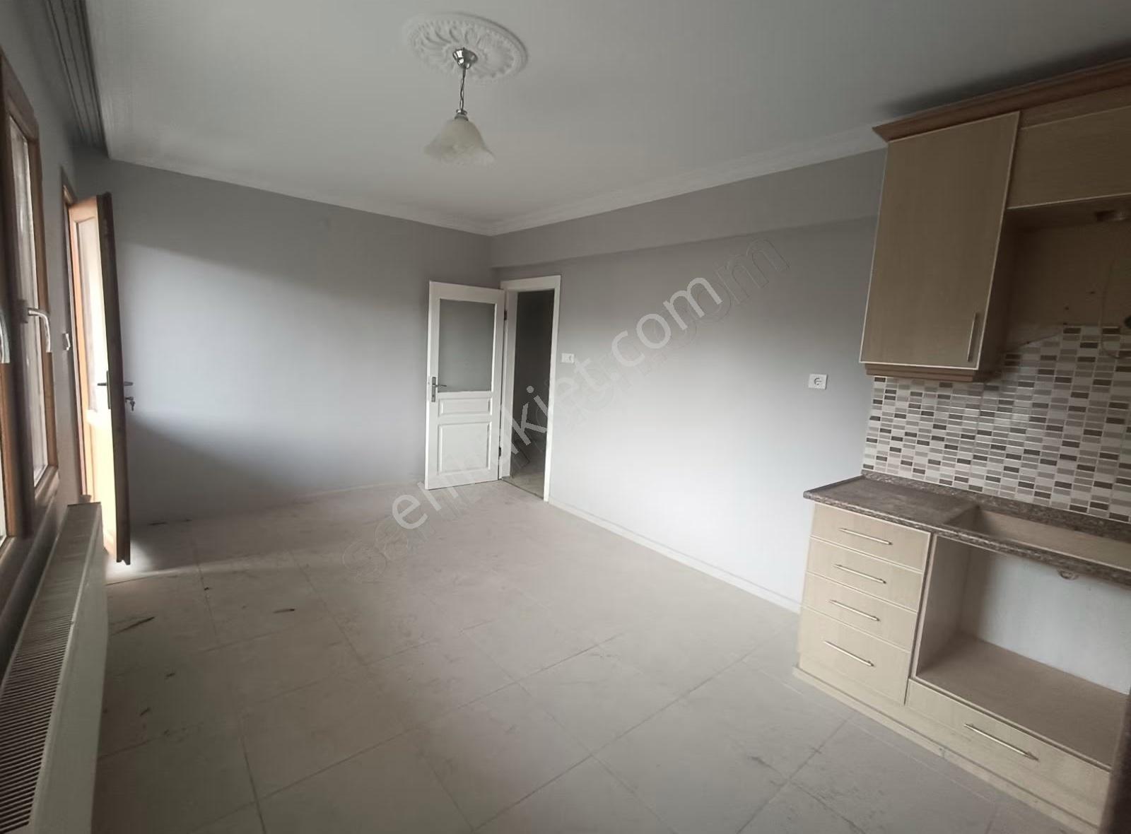 Çınarlı Caddesi Üzerinde 4+1 Kiralık Daire - Görsel 26