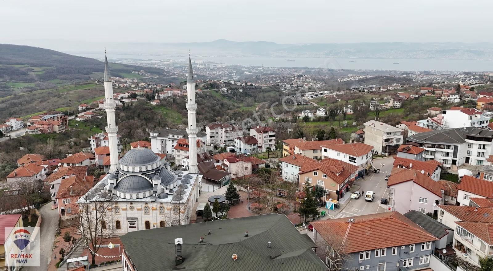 Remax Mavi'den Kocaeli Başiskele'de Deniz Manzaralı Satılık Arsa - Görsel 2
