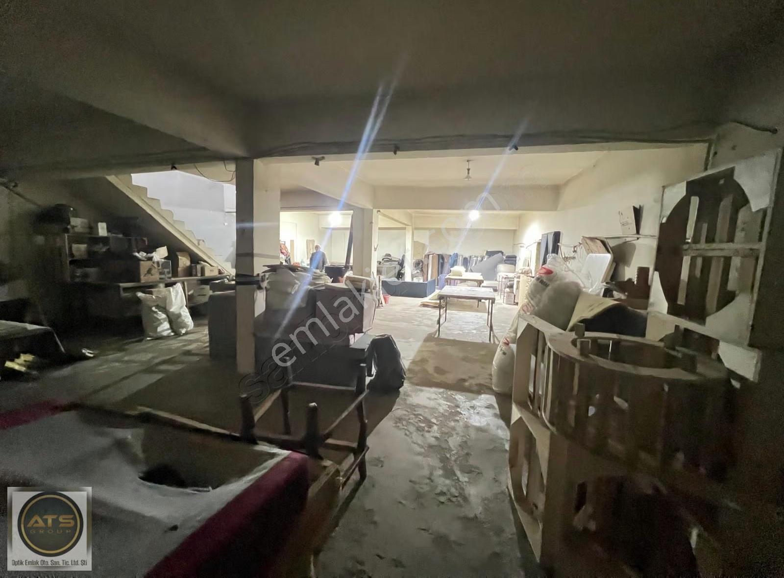 Eski Sanayide 100 + 200 M² Satılık Kiracılı Dükkan