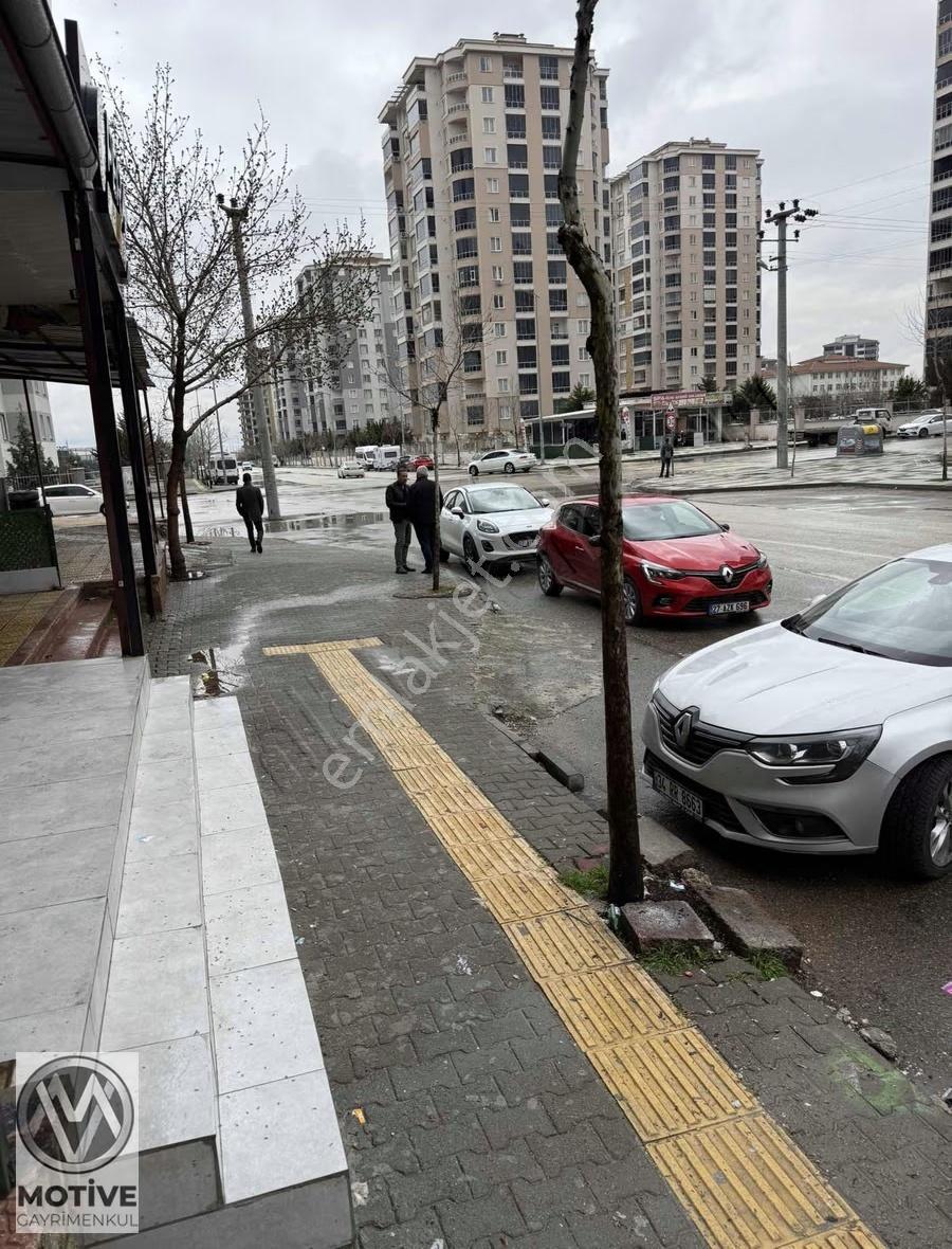 Akketin Göbeğinde Yatırımlık Kiracılı Satılık Dükkan - Görsel 3
