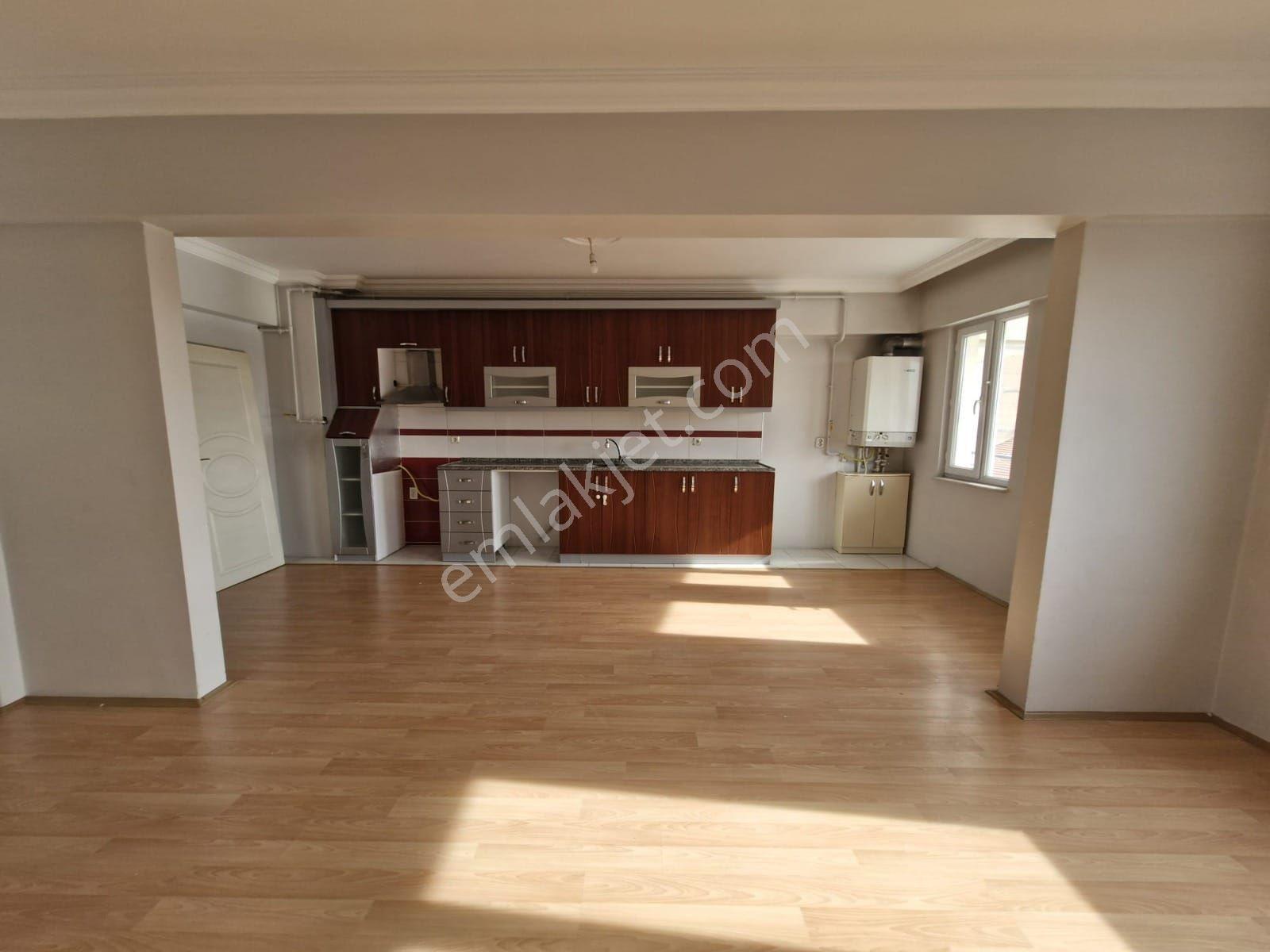 Arkadaş Emlaktan Gülabibay Mah. Cengiz Topel Cad. 3+1 Satılık Daire - Görsel 3