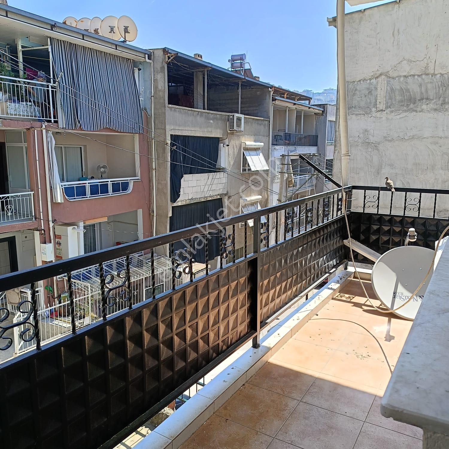 Karabağlar Yunus Emrede İmar Barışlı 3 Katlı 110 M2 Komple Satılık Bina - Görsel 12