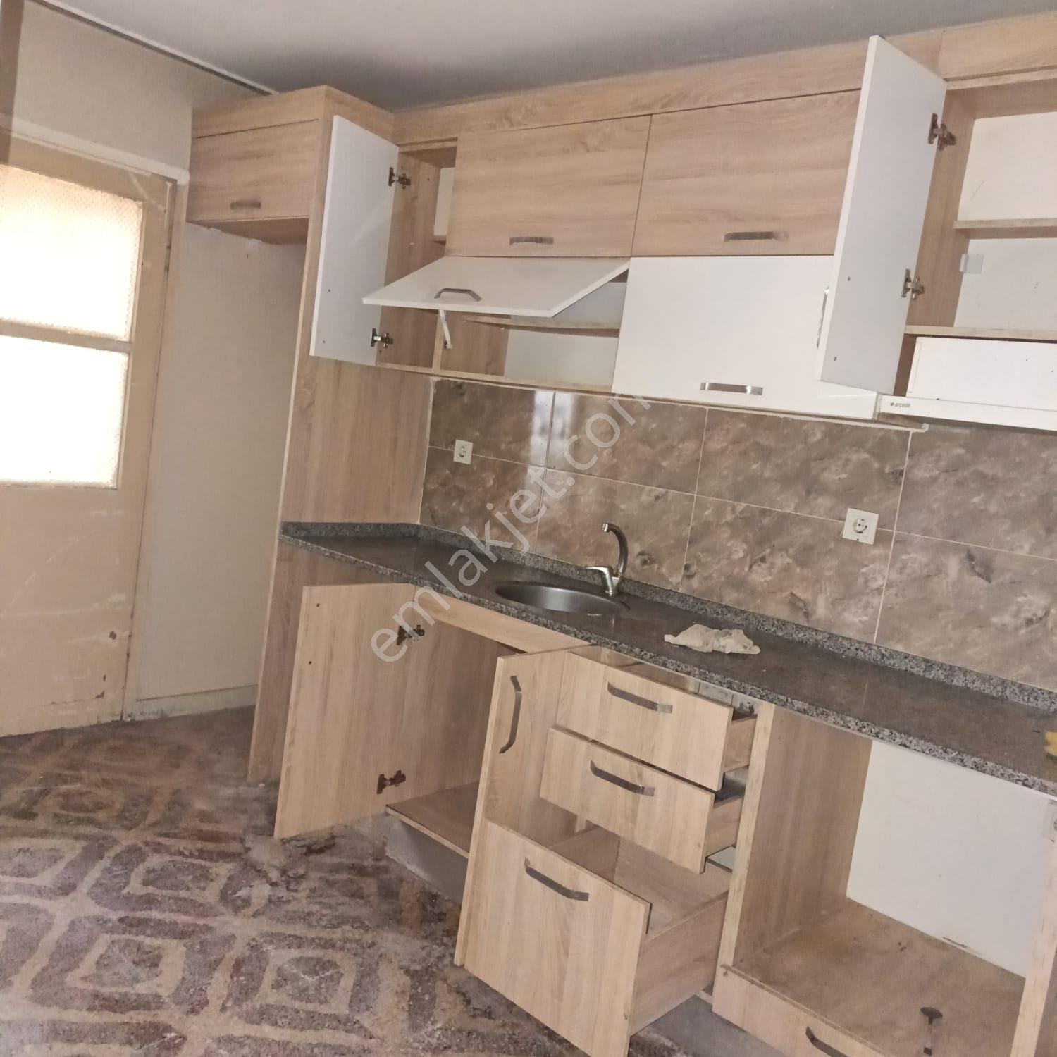 Karabağlar Yunus Emrede İmar Barışlı 3 Katlı 110 M2 Komple Satılık Bina - Görsel 8