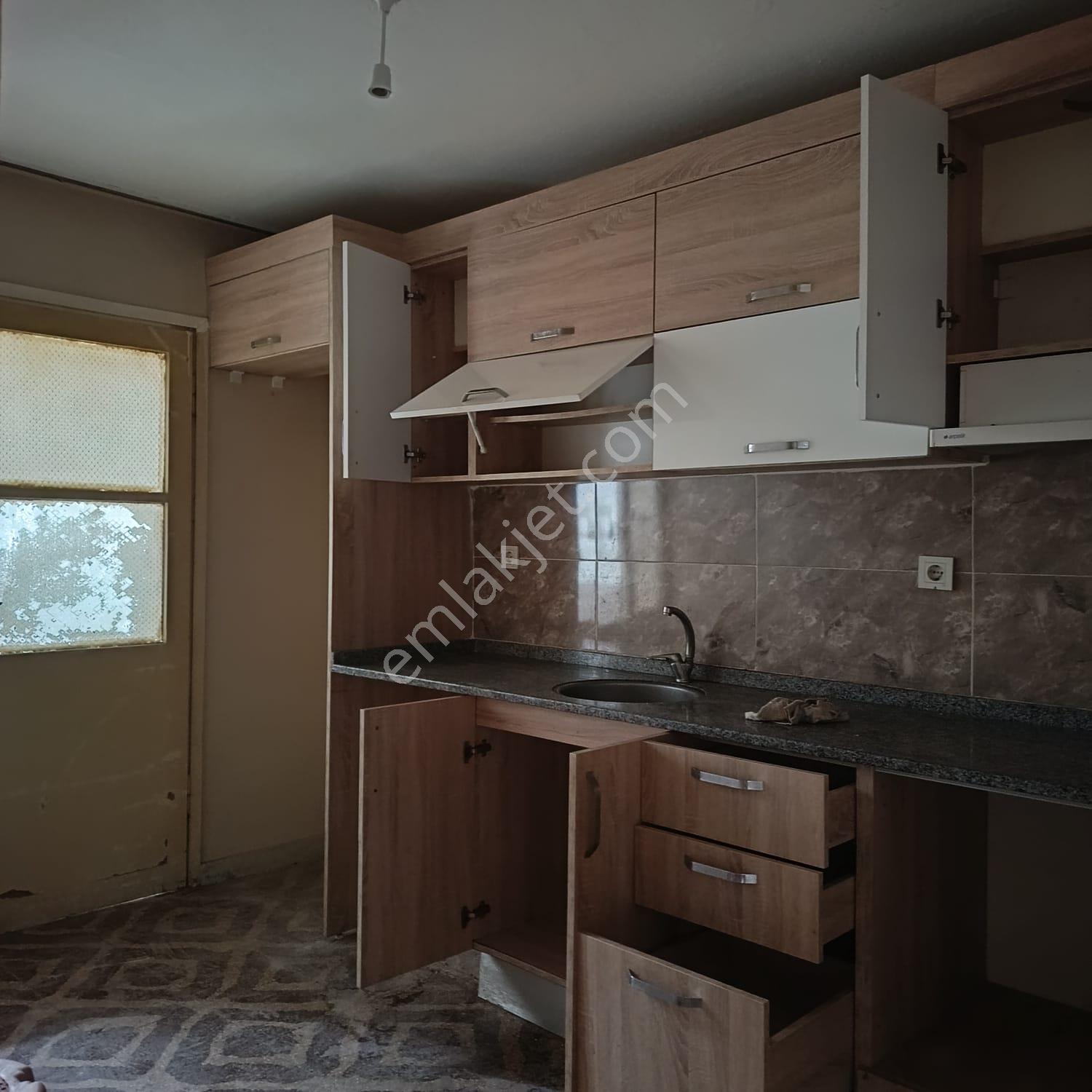 Karabağlar Yunus Emrede İmar Barışlı 3 Katlı 110 M2 Komple Satılık Bina - Görsel 3