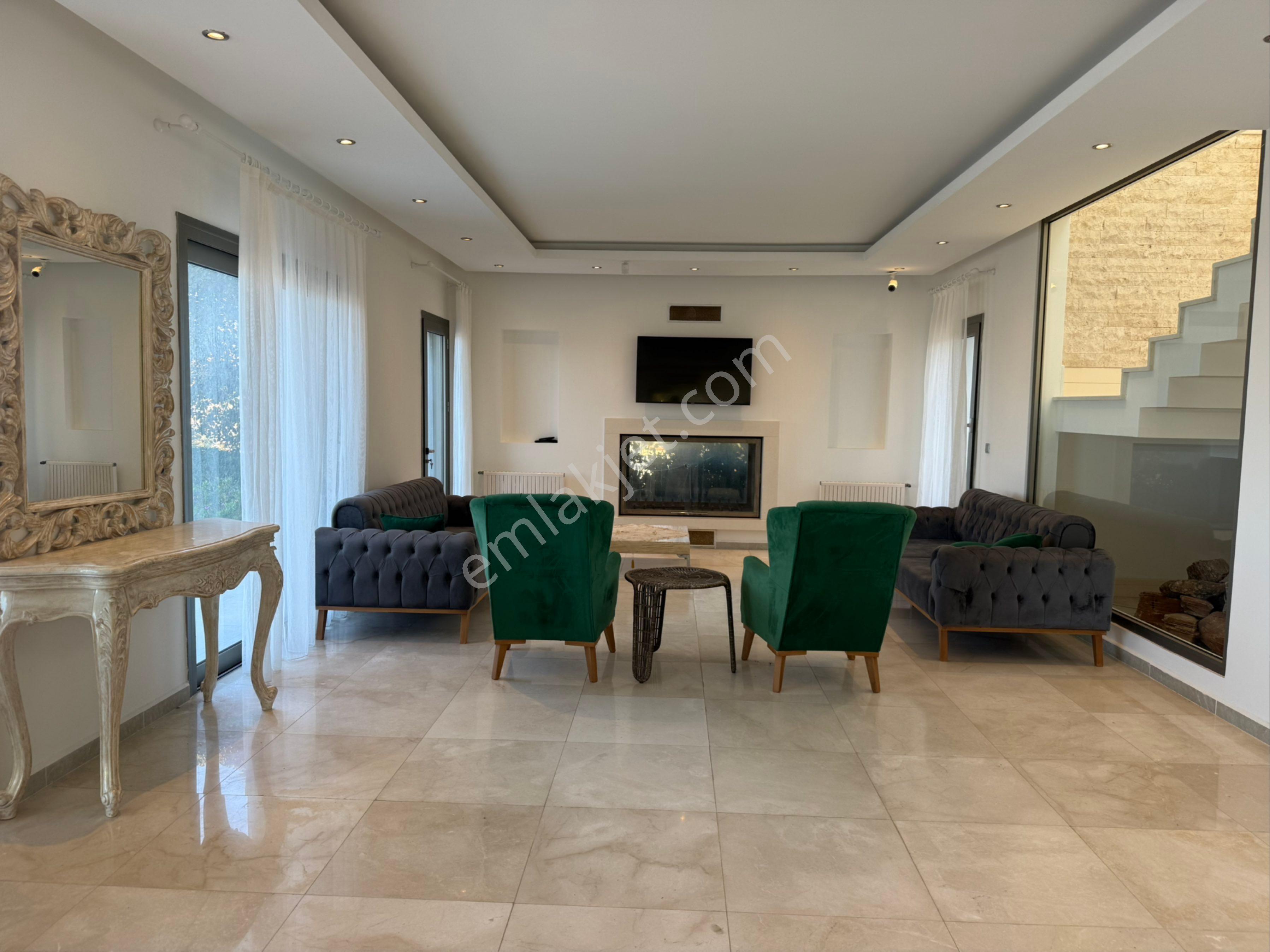 Bodrum Gümüşlük’te Eşsiz Konumda Denize Sıfır Lüks Villa - Görsel 4