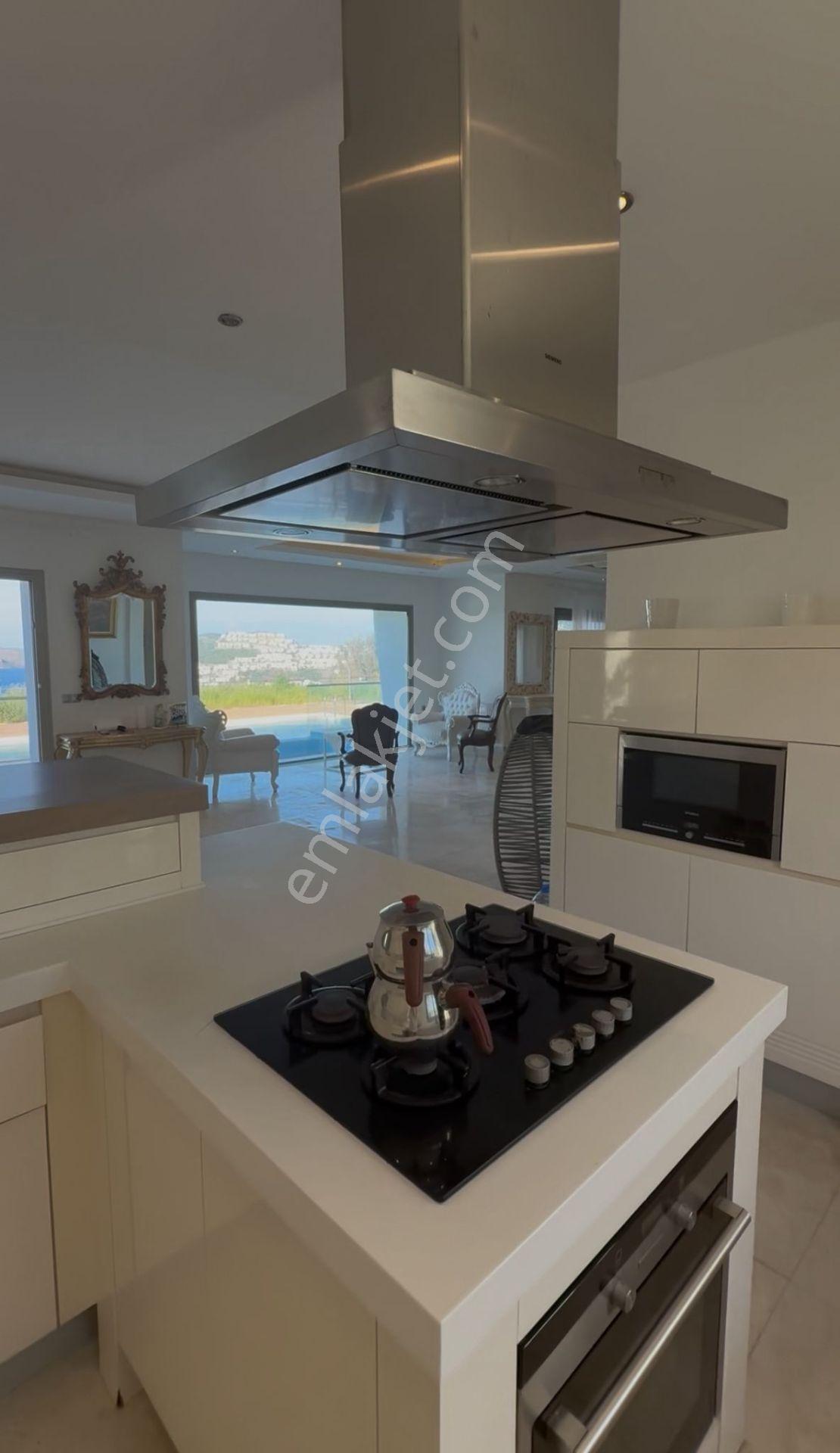 Bodrum Gümüşlük’te Eşsiz Konumda Denize Sıfır Lüks Villa - Görsel 9