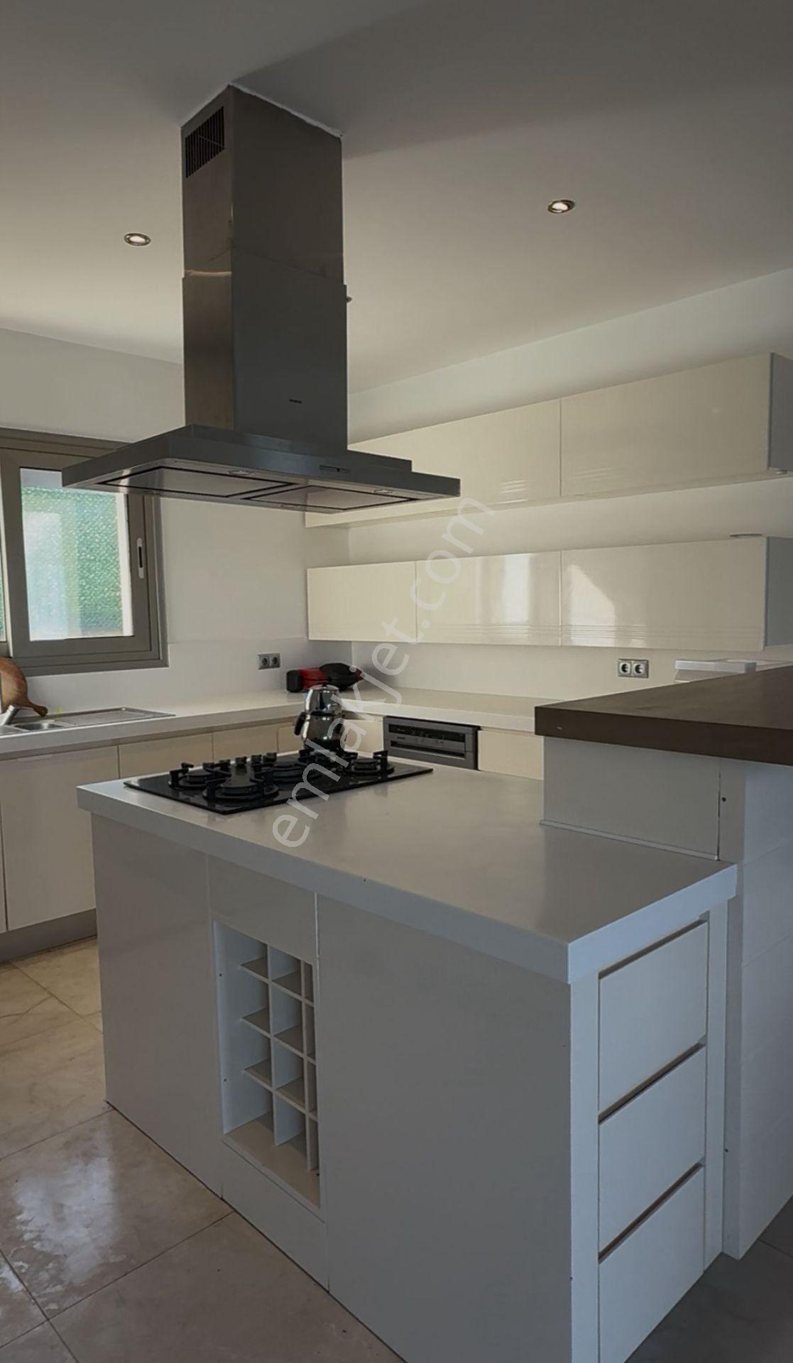 Bodrum Gümüşlük’te Eşsiz Konumda Denize Sıfır Lüks Villa - Görsel 17