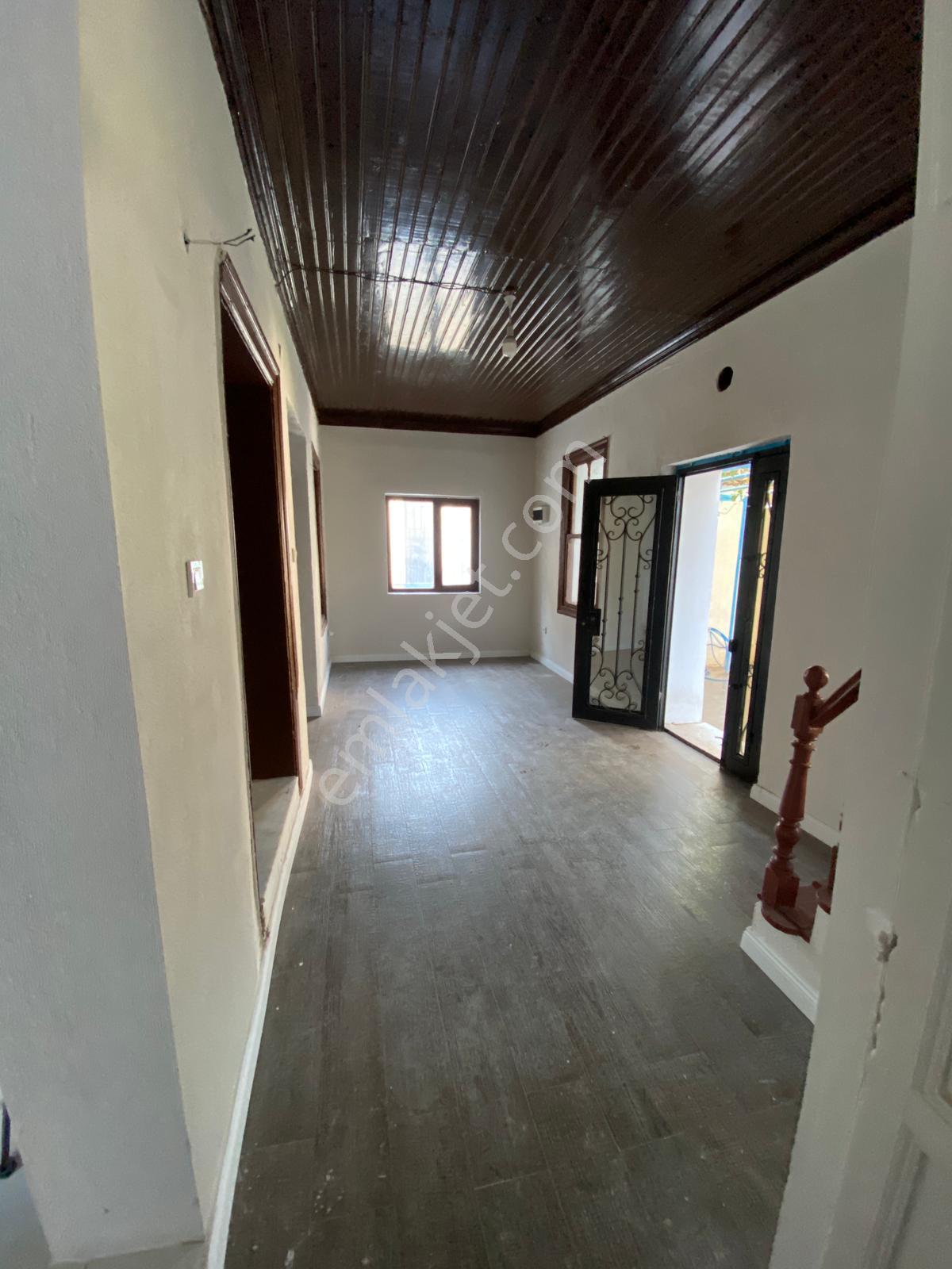 Menemen Merkezde 254m2 Arsa İçinde Bahçeli Müstakil 2 Katlı Ev - Görsel 15