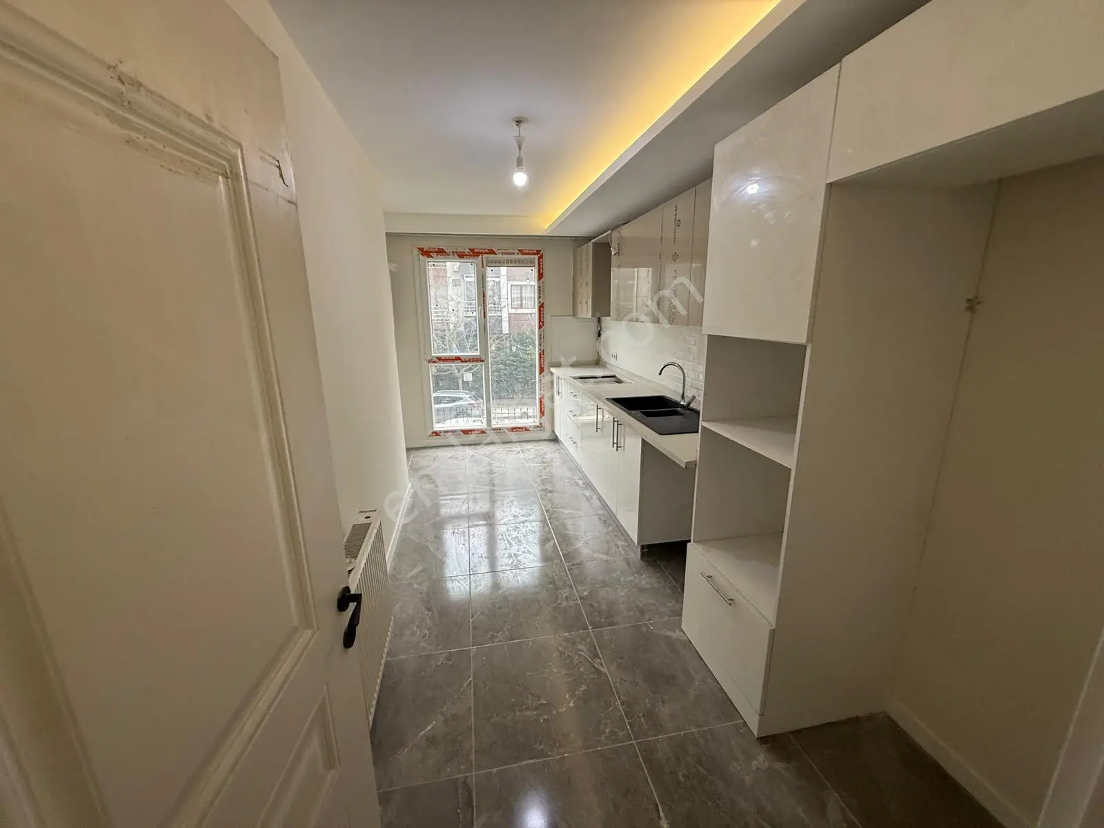 Küçükçekmece Tepeüstü'nde Sıfır, Site İçinde Lüks 3+1 Daire - Görsel 2
