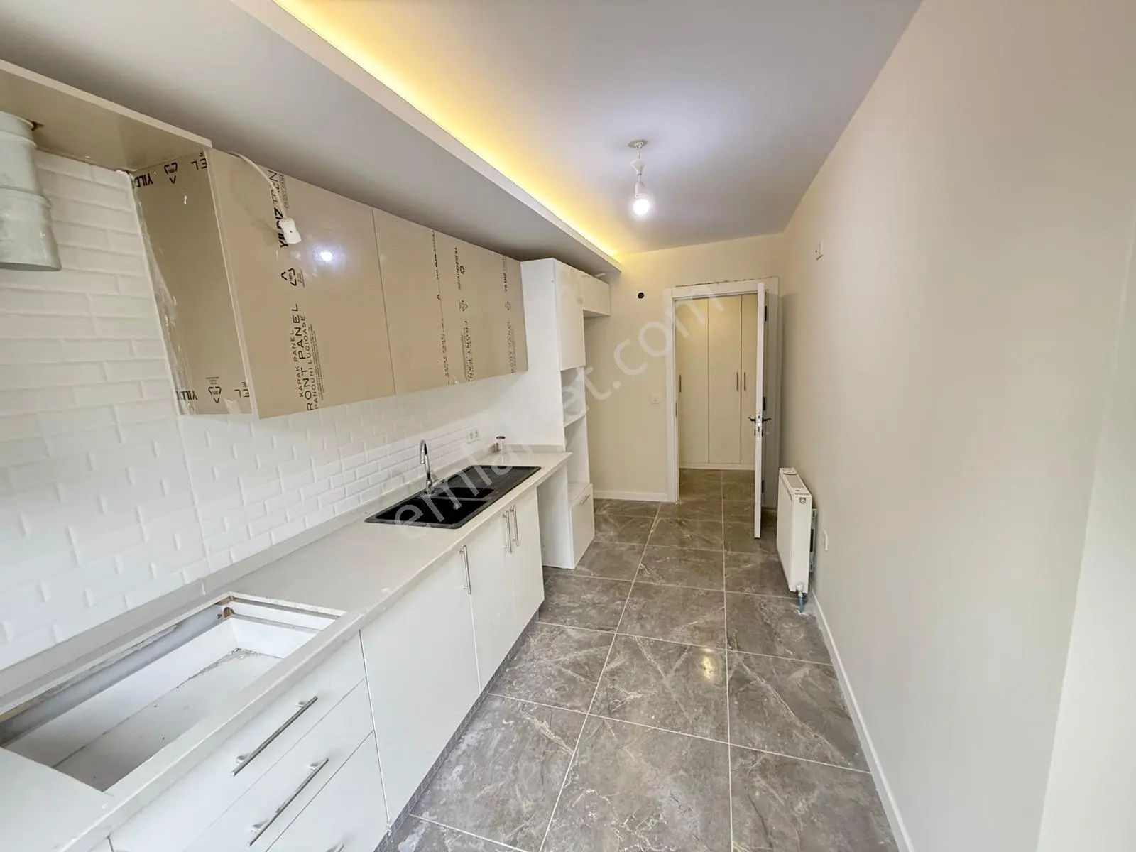 Küçükçekmece Tepeüstü'nde Sıfır, Site İçinde Lüks 3+1 Daire - Görsel 3