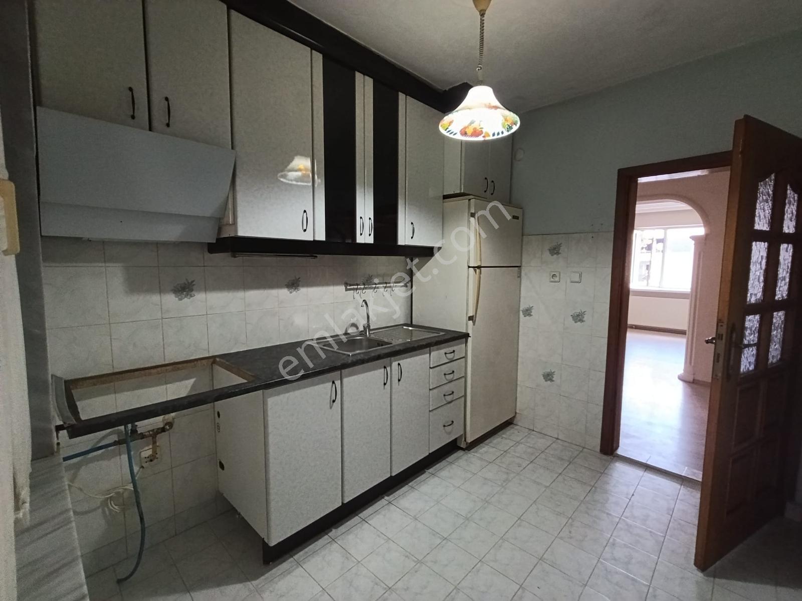 Selçuk Bey Mahallesi 3 Katlı Garajlı Bina - Görsel 4