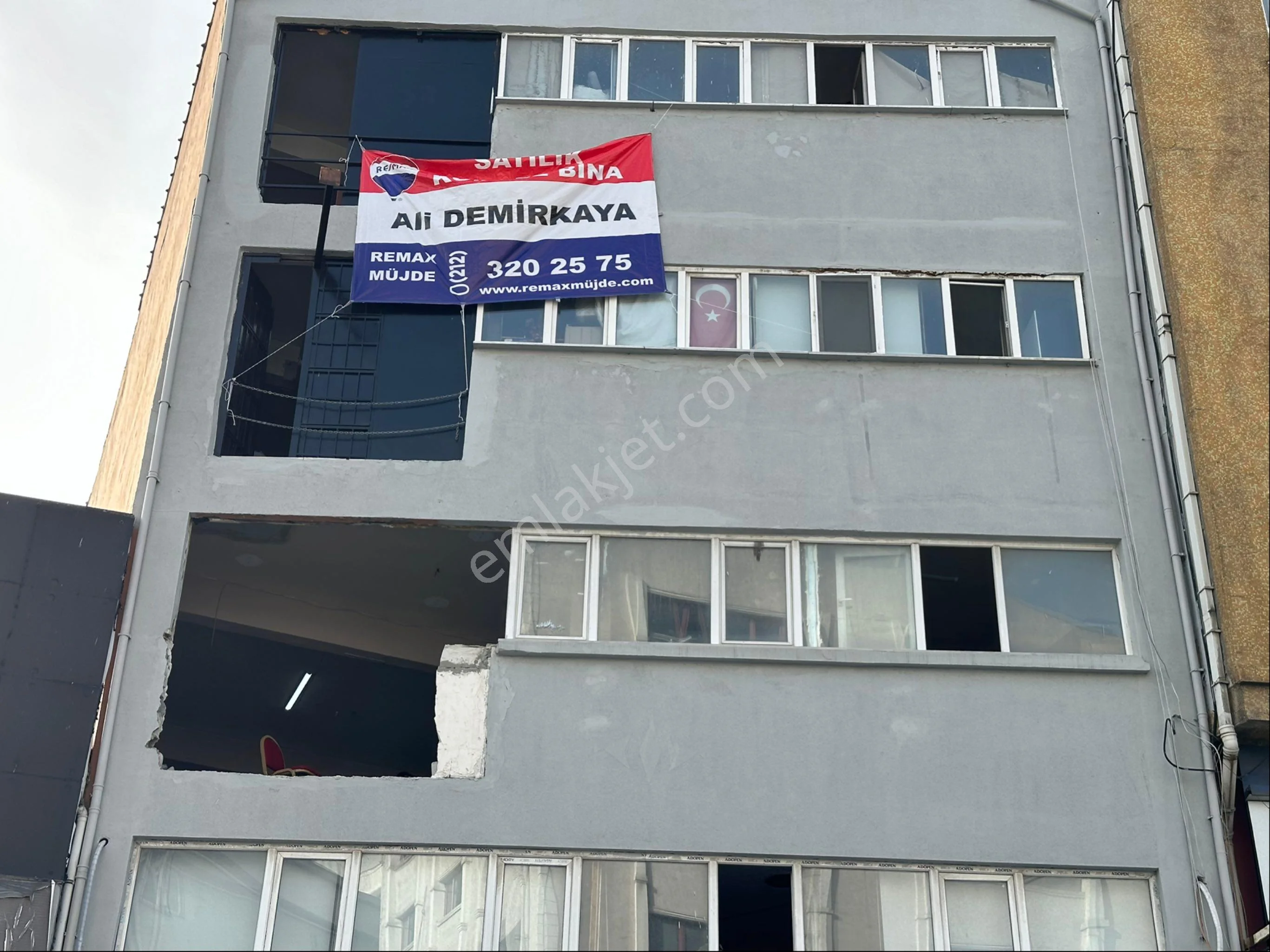Merkez Mah. Kağıthane Cad. 1120 M2 Satılık Komple Bina