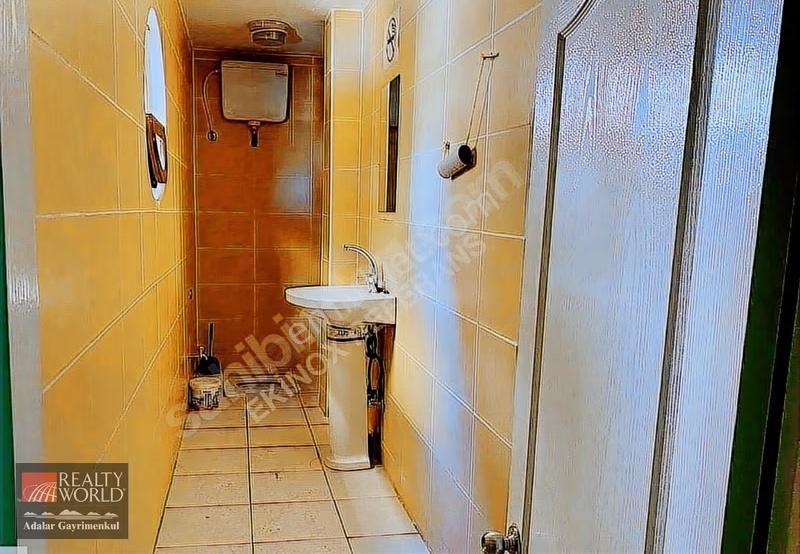 Kaynarca Metro Çıkışı E5 Üzeri Satılık 240 M² Plaza Katı