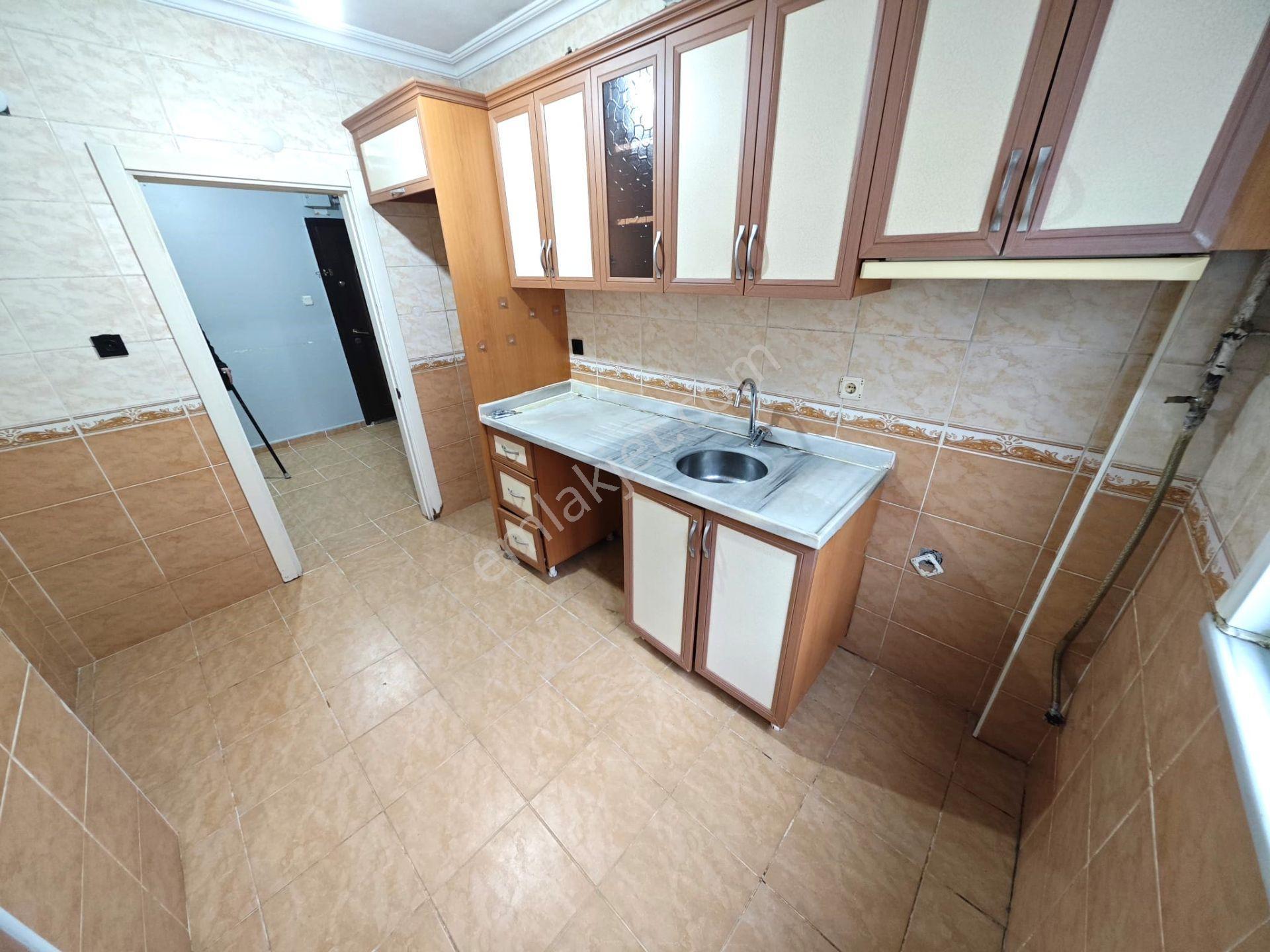 Gökay Emlaktan Mevlana Cami Yakını 2007 Yapımı 2+1 Daire 3 Kat Asansörlü - Görsel 8