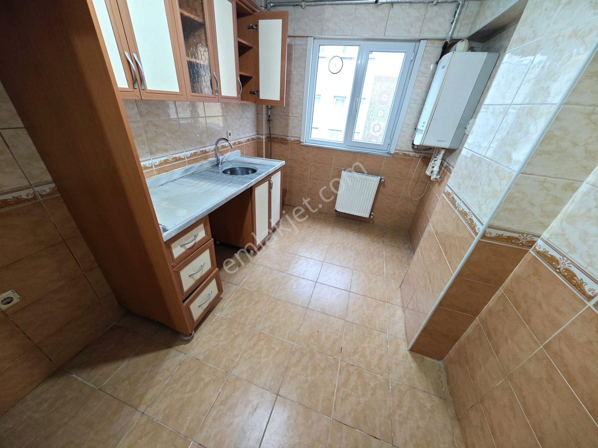 Gökay Emlaktan Mevlana Cami Yakını 2007 Yapımı 2+1 Daire 3 Kat Asansörlü