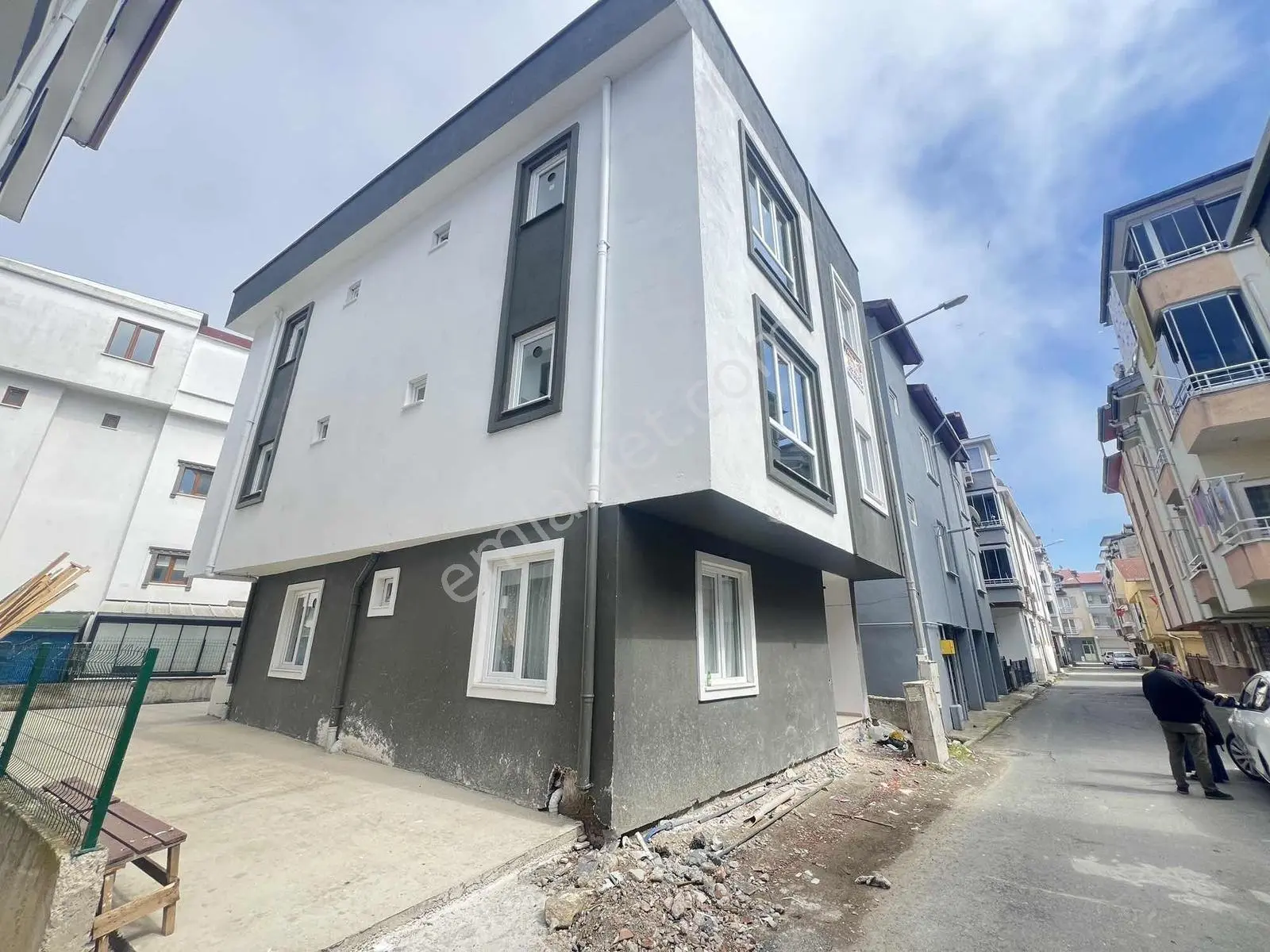 Ulaş Gayrimenkulden Akyazı Sağlık Ocağı Mevki Satılık 1+1