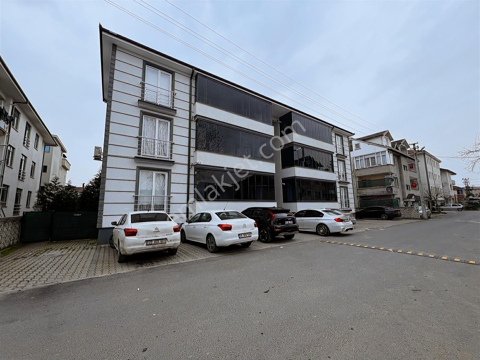 Erenler Yeni Mahallede 3+1 Ara Kat Merkezi Konumda Satılık Daire - Görsel 26