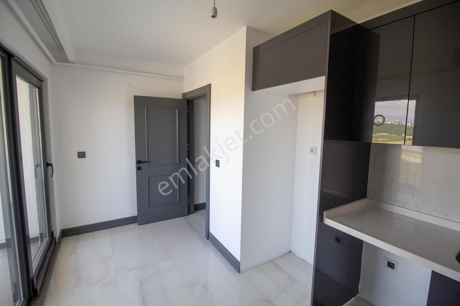 Hasanağa Kızlıcıklıda 3+1 155 M2 Dubleks Havuzlu Sitede - Görsel 8