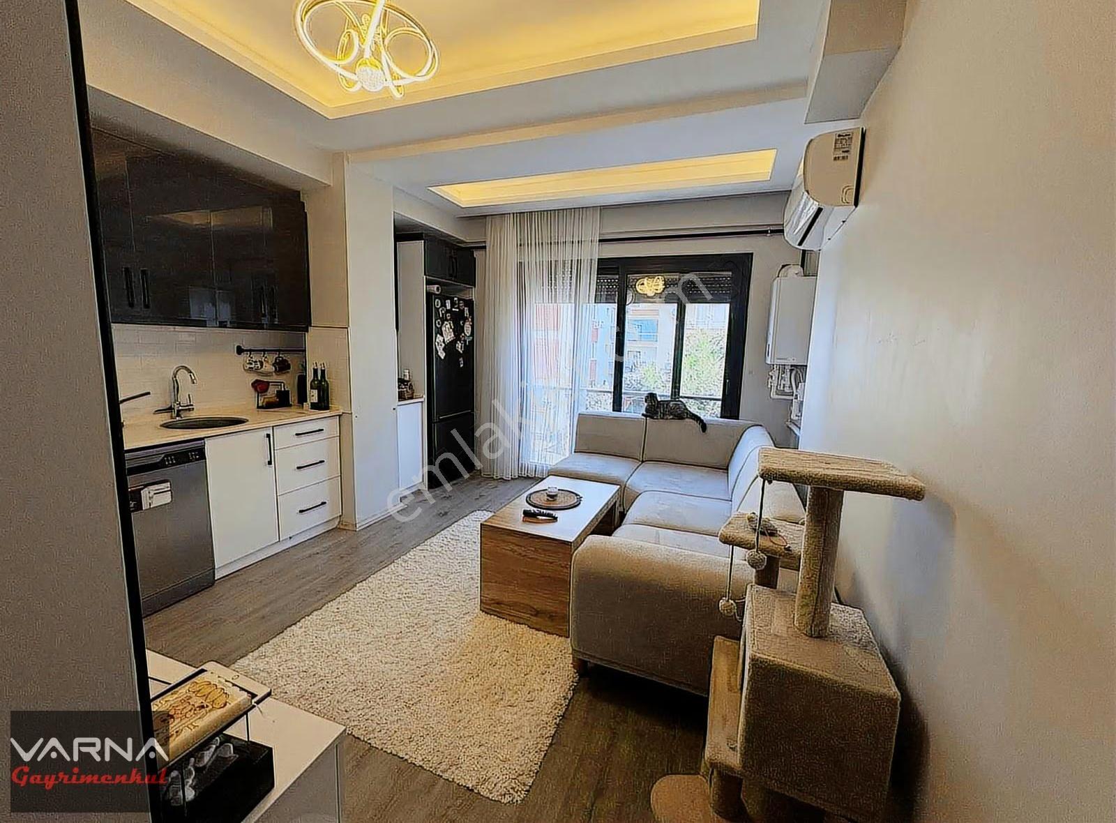 Menderes Cüneytbey Mahallesi Satılık 1+1 45 M2 Ara Kat Daire