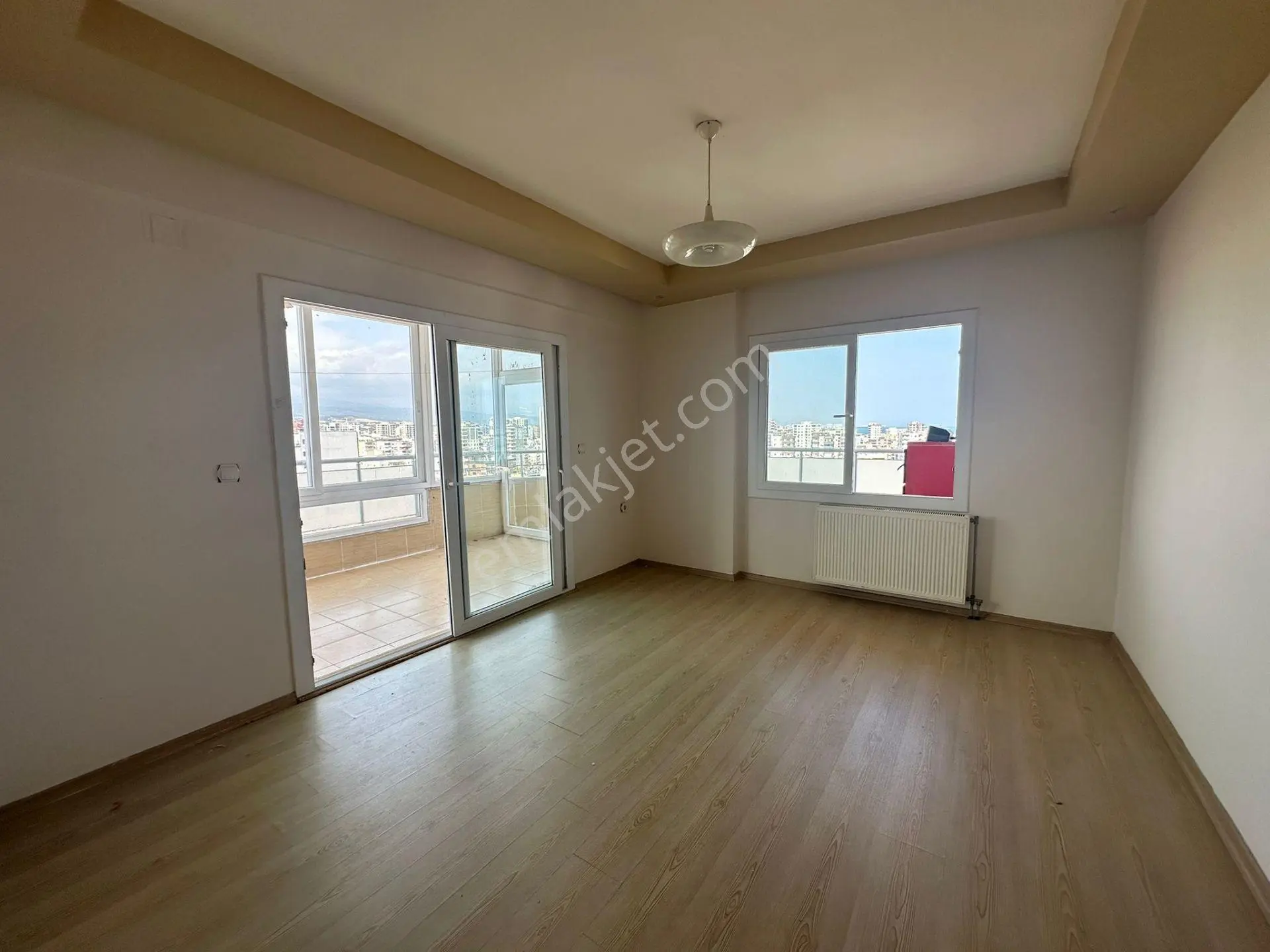 Erdemli Merkezde Deniz Manzaralı Satılık 4+1 Daire (240m²) - Görsel 2