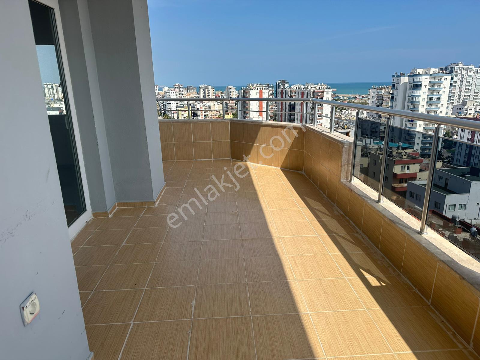 Erdemli Merkezde Deniz Manzaralı Satılık 4+1 Daire (240m²) - Görsel 12