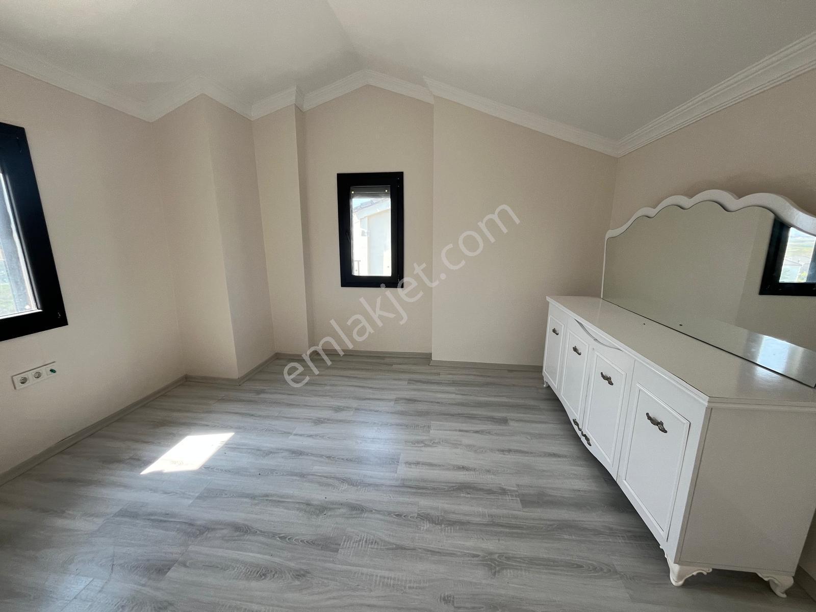 Kuşadası Satılık Havuzlu Sitede Bahçeli 4+1 Satılık Yazlık - Görsel 15