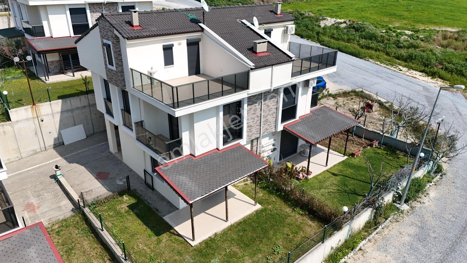 Kuşadası Satılık Havuzlu Sitede Bahçeli 4+1 Satılık Yazlık - Görsel 3
