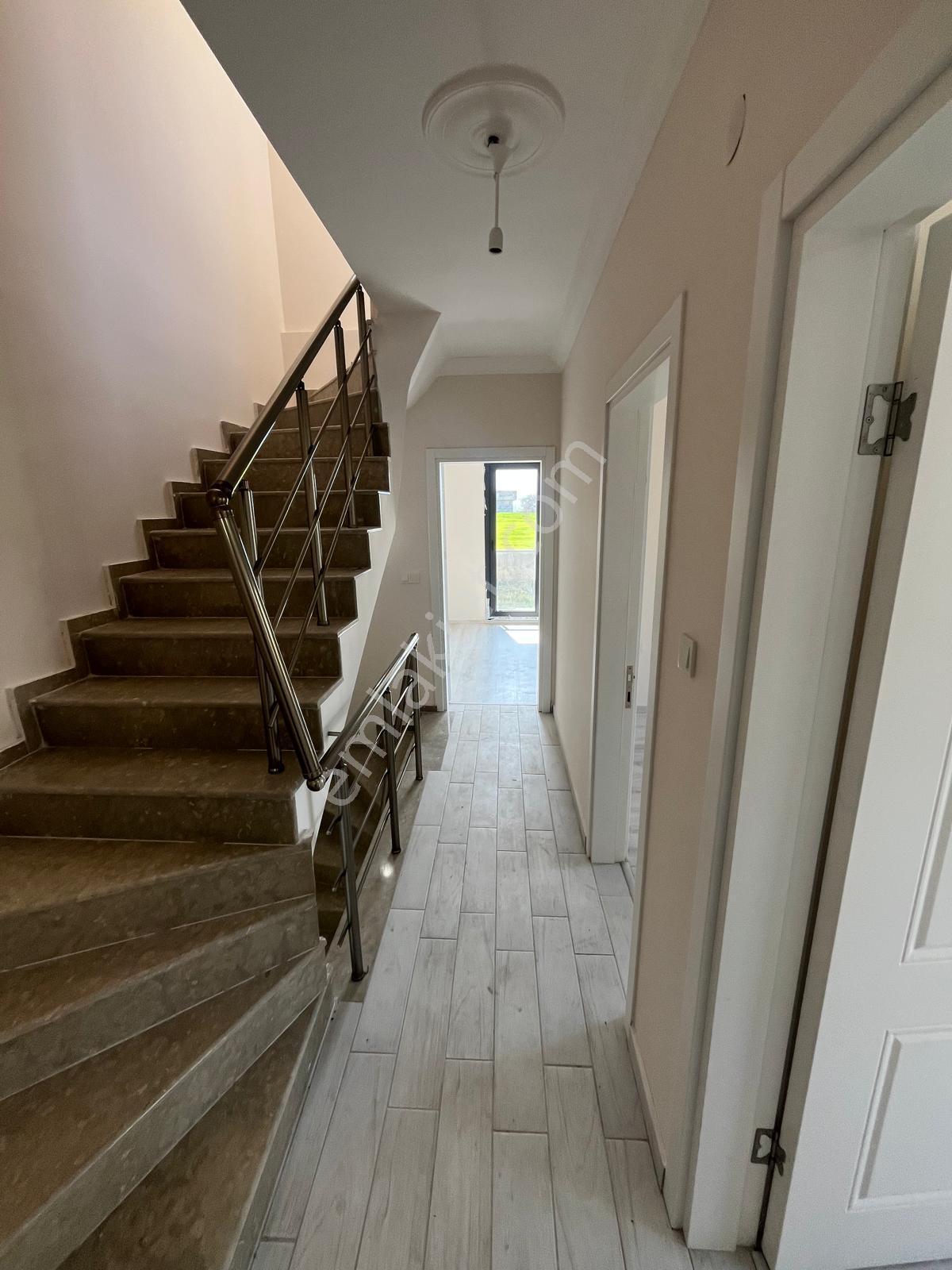 Kuşadası Satılık Havuzlu Sitede Bahçeli 4+1 Satılık Yazlık - Görsel 16
