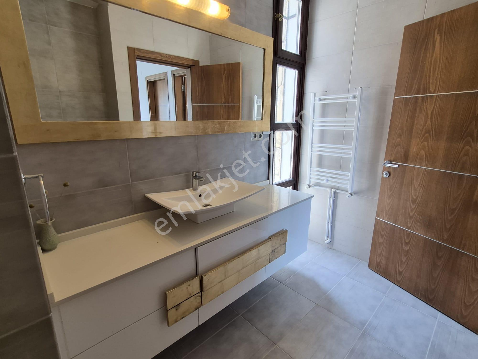 Urla Güvenlikli Site ,2500 M2 /450 M2 Yaşam Alanı, Özel Havuzlu - Görsel 26