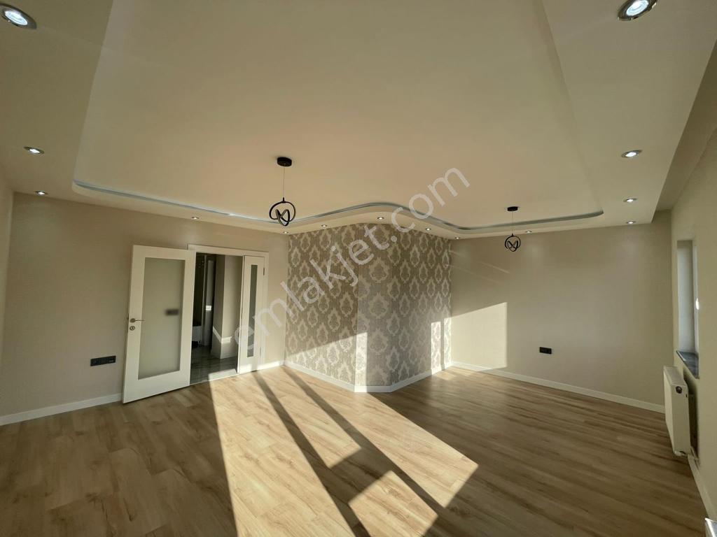 Öveçler Narlı Sk. Tepeden Tırnağa Yenilenmiş Zinde 3+1 Daire